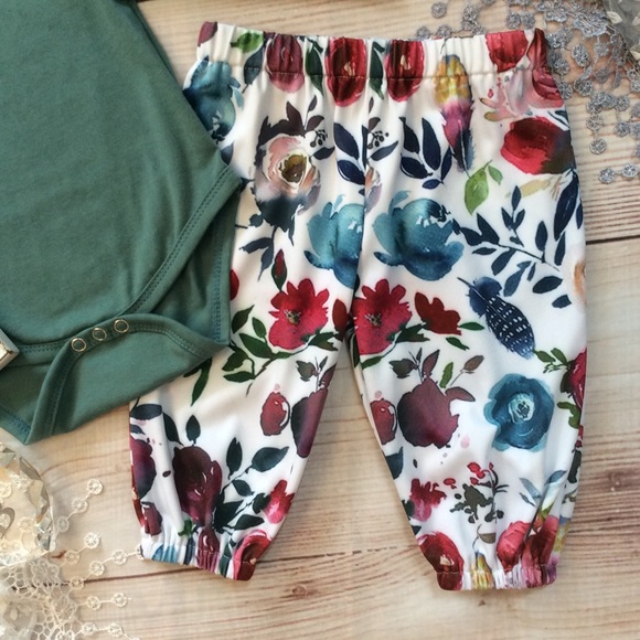 Boutique Baby Girls Sage & Floral 3pc Outfit - Picture 2 of 4